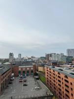 Vibrant Flat In Salford Quays near old Trafford - B&B Manchester