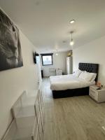 Vibrant Flat In Salford Quays near old Trafford - B&B Manchester