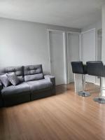 Apartamento reformado, moderno e funcional, perfeito para estadias a trabalho, estudos ou momentos em família! - Bed and Breakfast Sapucaia do Sul