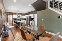 Spacious Home for 10 - Backyard - Sleeps Groups - Bed and Breakfast Cincinnati