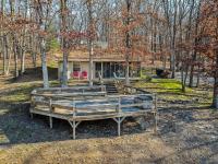 Cottage Inn The Woods -- Pond, Pet Friendly, Grill, Wifi, Fire Pit, Deck, Screen Porch, Fireplace, Private - Chambres d'hôtes Berkeley Springs