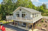 Trailblazer Lodge - Upscale, hot tub, trail, game room, wifi, fire pit, bar, pool table, king bed, view, pet friendly - Bed and Breakfast Berkeley Springs