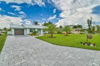 Cozy 2 bedroom on the canal with pool and hot tub! - B&B Bonita Springs