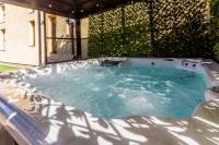 Elderberry Hall Luxury Farmhouse Hot Tub, Sleeps 20,Near Durham - B&B Fishburn