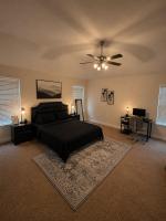 Spacious 3BR Retreat Theater, Games & Workspace - B&B Plano