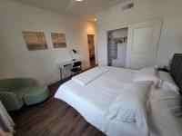 Master Suit 1 with Ensuite Bathroom, Parking 3-min Walk to the Beach & Downtown of Carlsbad - Ferienwohnung Carlsbad