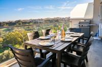 A Sunny Bay View + shared pool Gozo - Happy Rentals - B&B Xaghra