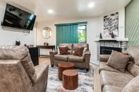 Walkable Condo Near Ski Shuttle & Mammoth Creek! - Chambres d'hôtes Mammoth Lakes