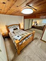 Cozy Tahoe Cabin Walk to Lake Quite and Peaceful - B&B South Lake Tahoe