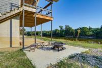 Ozarks Escape w/ River Views & Fire Pit - B&B Van Buren