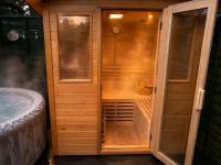 Luxury 6 Bedroom Retreat - Sauna HotTub and Free Parking - B&B Cardiff