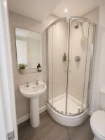 ST5- Twin Ensuite Room W Private En-suite, Free Parking - B&B Kent