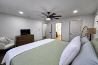 5 Bedroom Home Sleeps 10, Avondale Jacksonville, Ping Pong, Screened Porch, Parking - Chambres d'hôtes Jacksonville