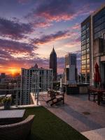 Cozy Lux Studio Rooftop Pool 2 Min to Hospital - B&B Atlanta