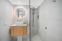 Seaside Getaway - King Bed - Large Private Courtyard - Parking - Chambres d'hôtes Gold Coast