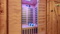 Cedar Hollow- Romantic Escape for 2, Views, Hot Tub, Sauna & Dogs - B&B Sevierville
