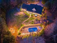 Asheville Luxury Getaway | Pool, Sauna, Hot Tub, Theater, Two Game Rooms - Bed and Breakfast Weaverville