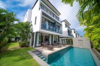 Modern minimalist style luxury villa with private pool located in a high-end resort area adjacent to Laguna Park Golf Course - B&B Bang Tao Beach