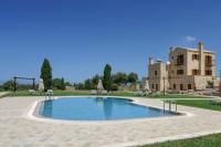 Arodamos Villa with a pool, children's games, and BBQ, perfect for 23 people! - Bed and Breakfast Skouloúfia