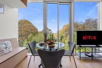 2-Bed Brentford Apartment with Parking & Gym - B&B Cowbridge