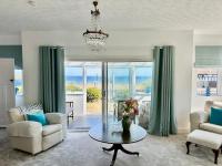 Seafront Escape with Amazing Sea Views and parking - B&B Chestfield
