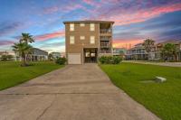 Spacious Beach Retreat Sleeps 25 Perfect for Families Groups - B&B Galveston