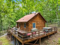 Mallard Creek Cabin - Firepit - Kitchenette - Large Deck - Gas Grill - B&B Berkeley Springs