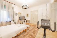 The Best Location 130 m2 salon apartment - Chambres d'hôtes Sarajevo