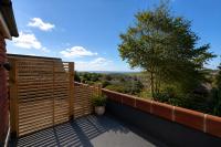 Brighton 5BR Home I 3 Bath I Parking I Sleeps 8 - Bed and Breakfast Brighton