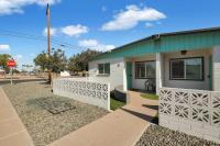 Spacious 2BR Condo, Steps to Downtown Gilbert, King Bed & Laundry - B&B Gilbert