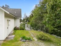 Comfortable bayfront home with beautiful views, large deck & on-site tennis - Ferienwohnung Seal Cove
