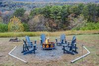 Black Bear Cabin - Fire Pit, Grill, View, Pet Friendly, Fireplace, King Bed, Wifi, Game Room - B&B Morton Grove