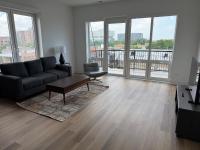 Spacious 2BR Apartment Steps from UIC Rush Stroger Hospital and Restaurant Row - Chambres d'hôtes Chicago