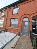 4BR 2 bathroom in Manchester - Pool Table - Parking - Pets Welcome - B&B Salford