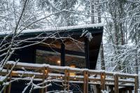 Mid-century Cabin Hideaway - Hot Tub & Fire Pit - Ferienwohnung Rhododendron