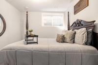 Calgary Modern Suite - AC - Free Driveway Parking - B&B Calgary