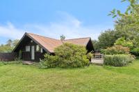 Charming Holiday Home Near Beach And Town - B&B Dronningmølle