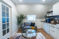 Historic Victorian Getaway with Free Parking - B&B Toronto