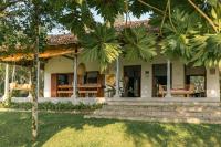 Dutch house - 5BR Villa, Private Pool, Chef, Paddy View - B&B Habaraduwa