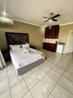 Azure Waterfront Guesthouse - B&B Hartbeespoort