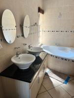 Azure Waterfront Guesthouse - B&B Hartbeespoort