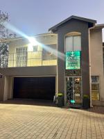 Azure Waterfront Guesthouse - B&B Hartbeespoort