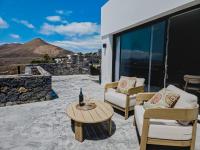 La Raiz Ocean Views, Volcanic Landscape and Terrace - B&B Tías