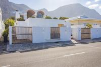 Hyggehus Designer Holiday Home In Voëlklip - Bed and Breakfast Hermanus