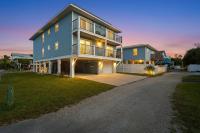 Modern 3 Bedroom Beach Retreat with Private Balcony - B&B Bradenton Beach