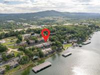 Lakeside Luxury: 2 King Suites & Pool - B&B Hot Springs
