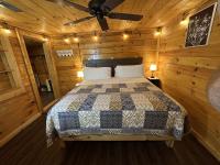 Cruso Creek Villa 1 Creekside Mountain Retreat With Hot Tub & Fireplace - B&B Canton