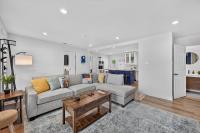 Arlington Home Near Stadium with Game Room and Yard - Chambres d'hôtes Arlington
