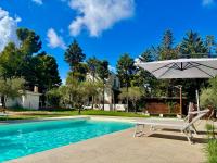 Noravilla con piscina fra mare e montagne - B&B Mandra Capreria