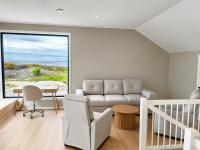 New architecturally designed atrium house with stunning view - Chambres d'hôtes Kristiansund